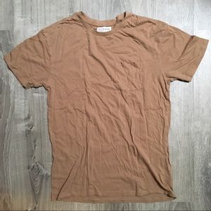 On the Byas brown / beige t-shirt w/ chest pocket